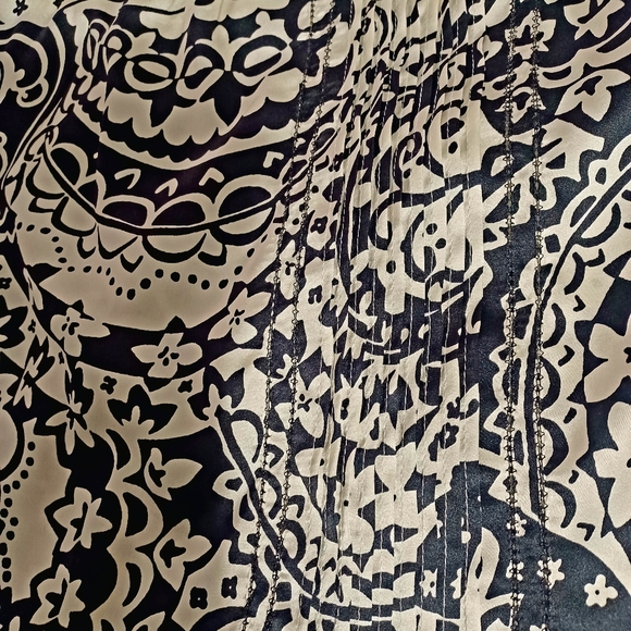 NWT. Beautiful design black and white tank - Picture 5 of 6